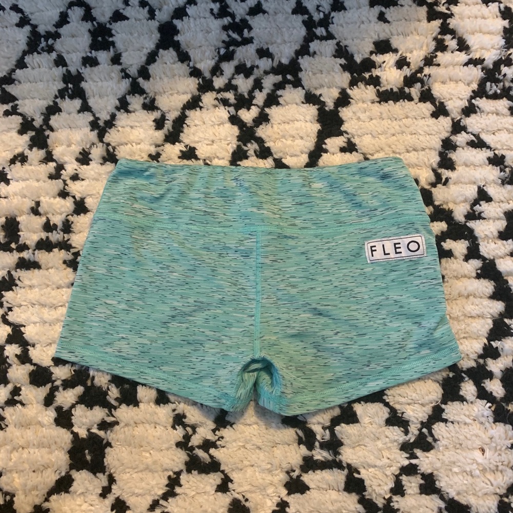 EUC FLEO SHORTS